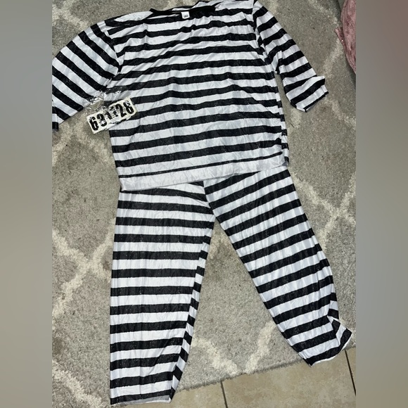 🆕Jail Bird Plus Size Costume - Picture 4 of 7